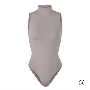 SKIMS. mock neck s/l. size S/M